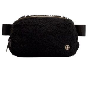 Lululemon black fleece everywhere belt bag